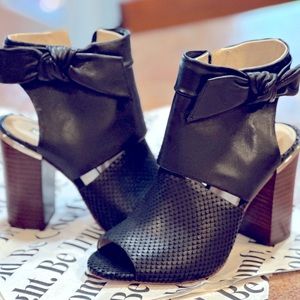 Louise et Cie chunky peep toe heels ankle strap with bow, size 6.5